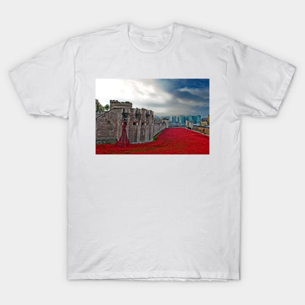 Tower Of London Poppies Red Poppy T-Shirt by Andy Evans Photos